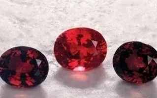 是颜色分布不均匀吗？为什么红宝石颜色不一样？