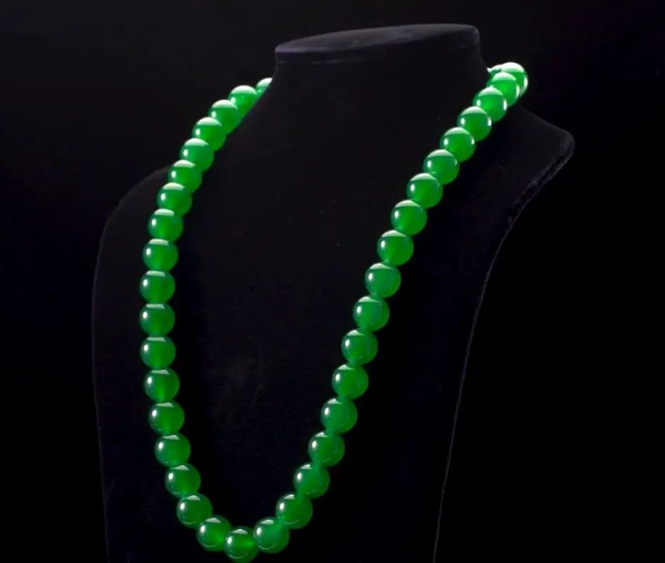 顶级帝王绿翡翠珠链拍卖在即，全球最昂贵的翡翠珠宝  第4张