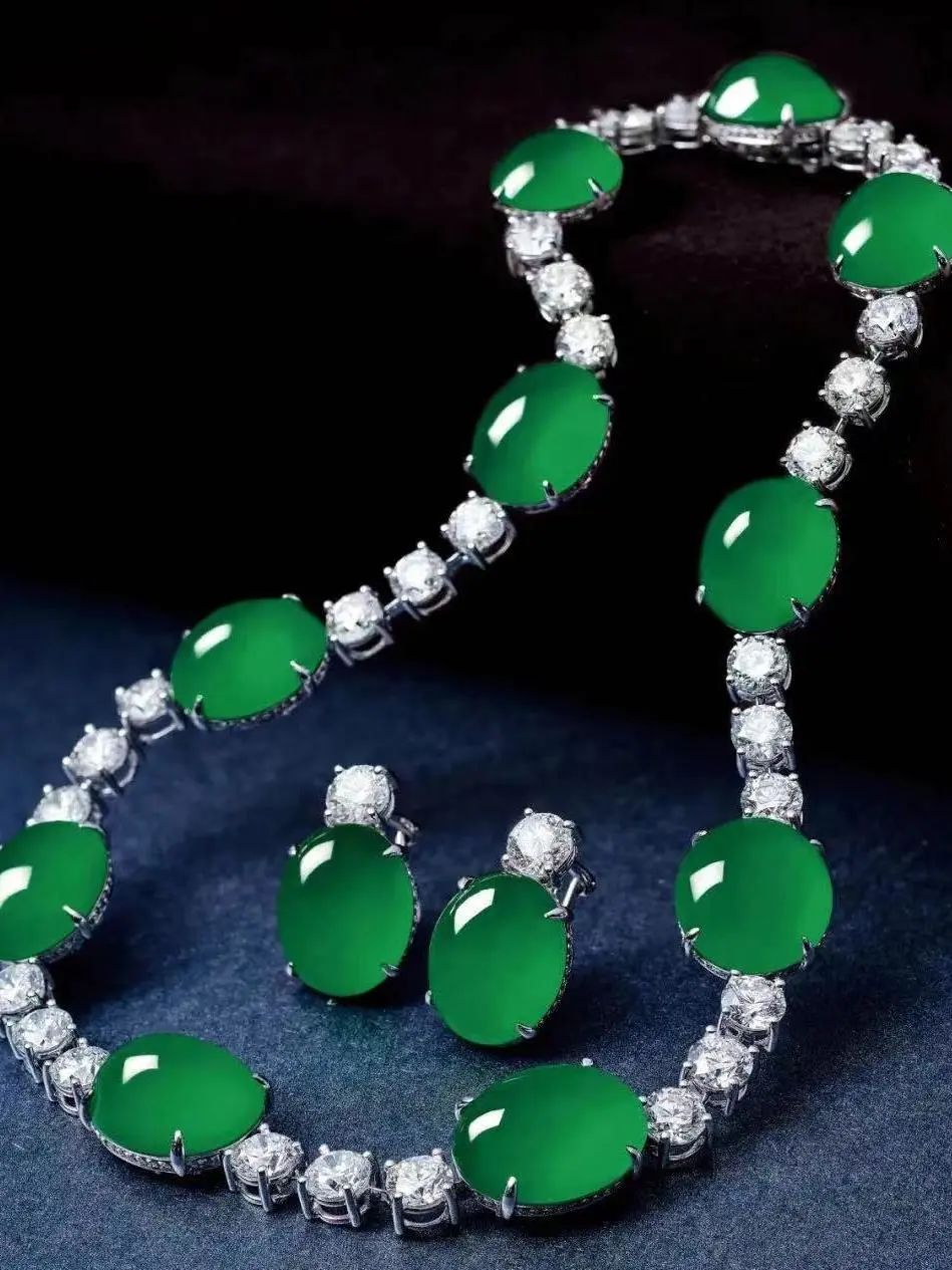 顶级帝王绿翡翠珠链拍卖在即，全球最昂贵的翡翠珠宝  第9张