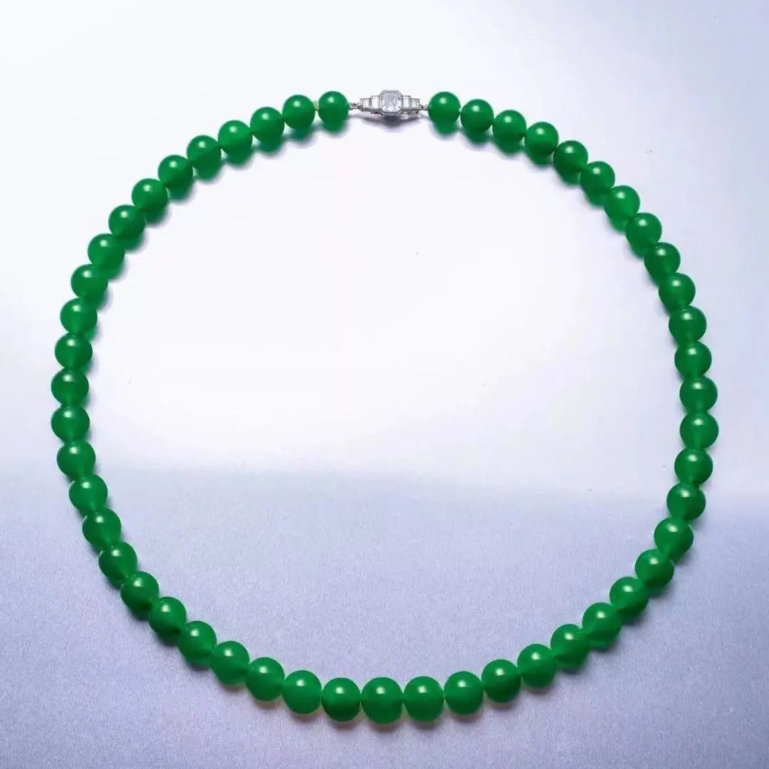 顶级帝王绿翡翠珠链拍卖在即，全球最昂贵的翡翠珠宝  第13张