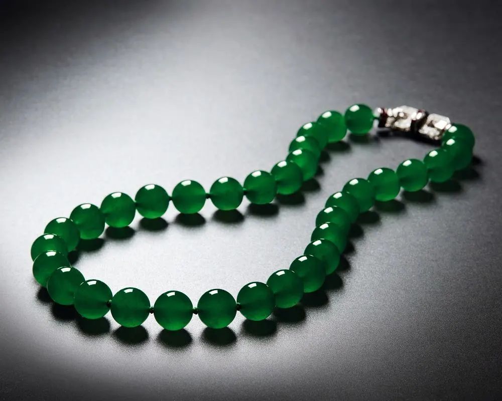 顶级帝王绿翡翠珠链拍卖在即，全球最昂贵的翡翠珠宝  第12张