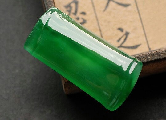 極品玻璃種，帝王綠翡翠高貴之美  第7张