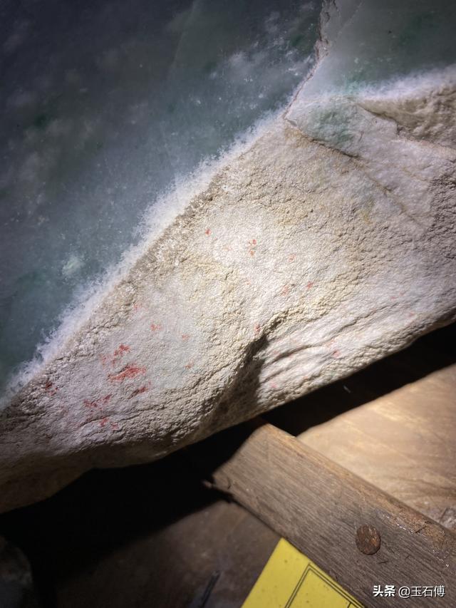 木那原石内化皮壳表现「木那白盐沙色料原石」  第4张